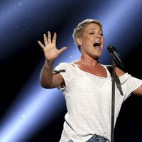 Pink durante su actuación en los Premios Grammy 2018