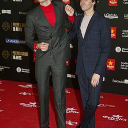 Javier Calvo y Javier Ambrossi en la alfombra roja de los Premios Gaudí 2018