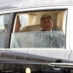 El Rey Felipe charlando con Akihito de Japón