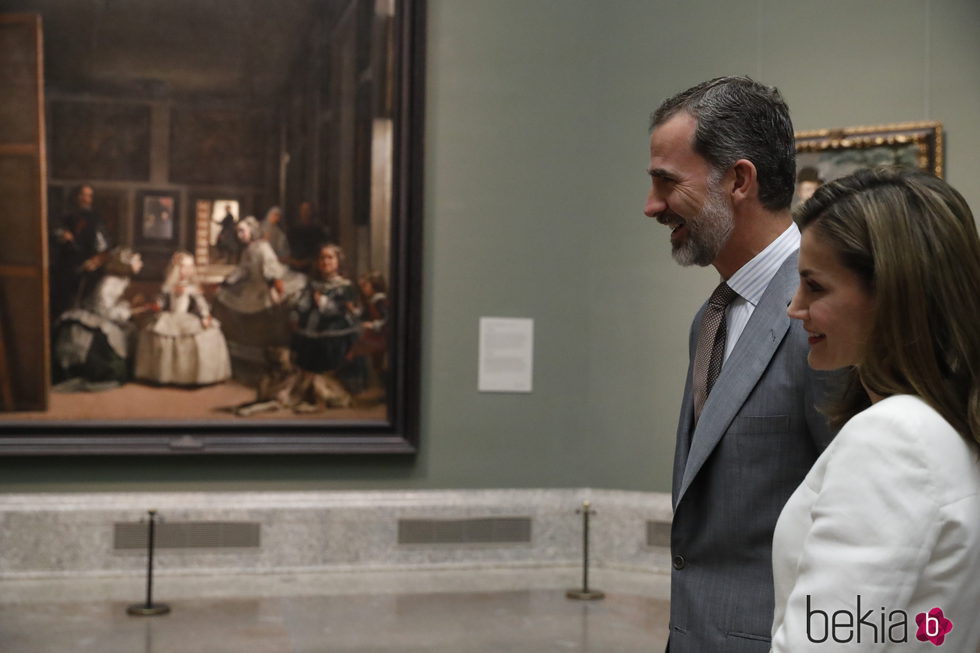 Los Reyes Felipe y Letizia ante Las Meninas de Velázquez