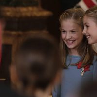 La Princesa Leonor y la Infanta Sofía, muy cómplices en la entrega del Toisón de Oro