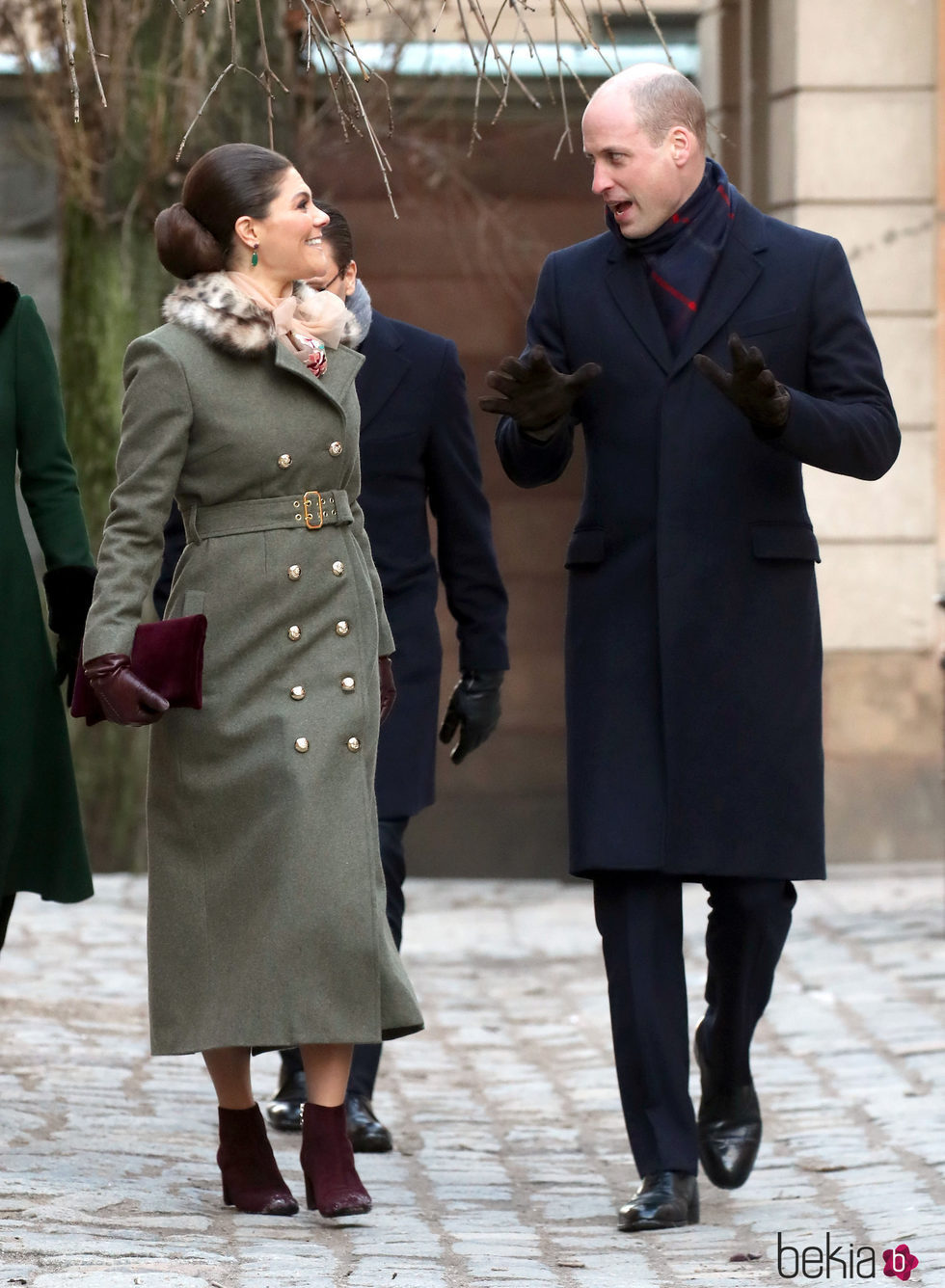 El Príncipe Guillermo de Inglaterra y la Princesa Victoria de Suecia charlando