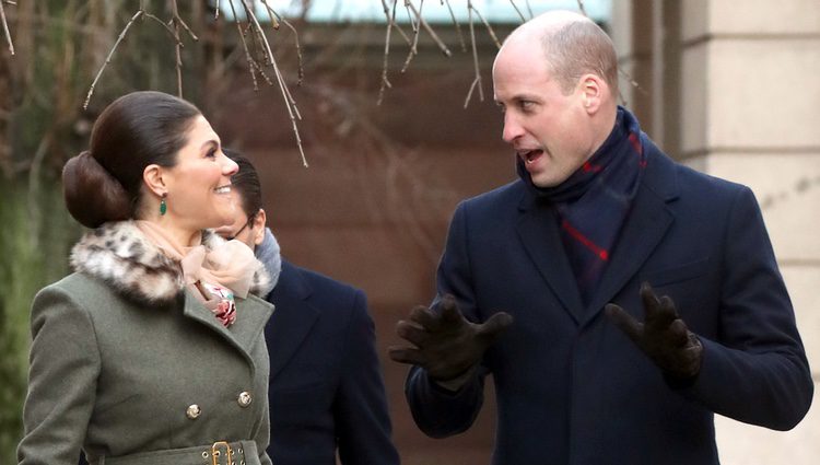 El Príncipe Guillermo de Inglaterra y la Princesa Victoria de Suecia charlando