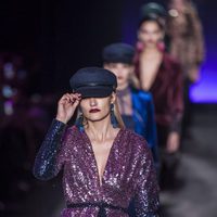 Alba Carrillo con un look muy brillante en el desfile de Lola Casademunt