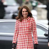 Kate Middleton visita la Matteusskolanschool de Estocolo