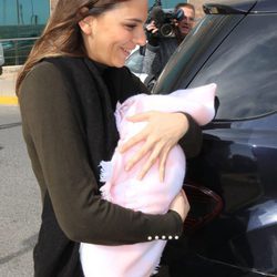 Irene Rosales, emocionada con su hija Carlota en su presentación