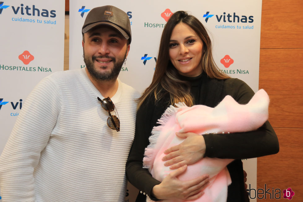 Kiko Rivera e Irene Rosales en la presentación de su hija Carlota