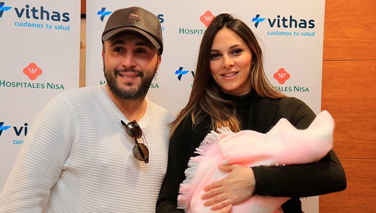 Kiko Rivera e Irene Rosales en la presentación de su hija Carlota