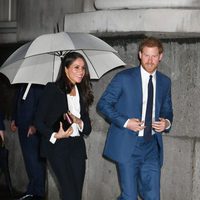 El Príncipe Harry y Meghan Markle llegando a los premios de la Endeavour Fund