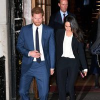 El Príncipe Harry y Meghan Markle, cogidos de la mano a la salida de Endeavour Fund