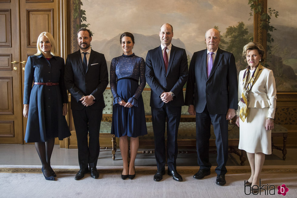 La Familia Real Noruega con los Duques de Cambridge en el Palacio Real de Osolo