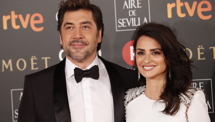 Penélope Cruz y Javier Bardem unidos en la alfombra roja de los Premios Goya 2018