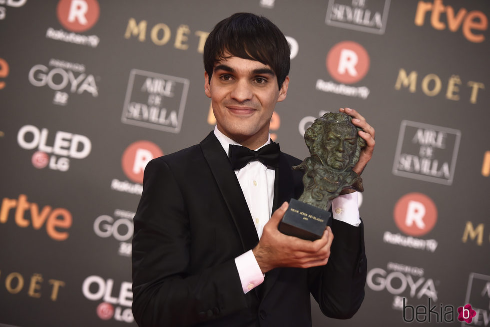 Eneko Sagardoy con su galardón en los Premios Goya 2018