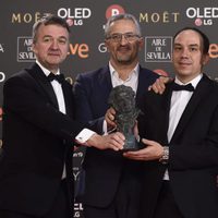 Gabriel Arias Salgado posando con su galardón en los Premios Goya 2018