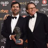 Ruben Ostlund posando con su galardón en los Premios Goya 2018