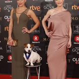 Thais Blume, María Esteve y Pancho en la alfombra roja de los Premios Goya 2018