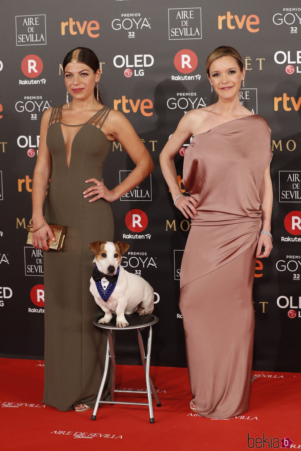 Thais Blume, María Esteve y Pancho en la alfombra roja de los Premios Goya 2018