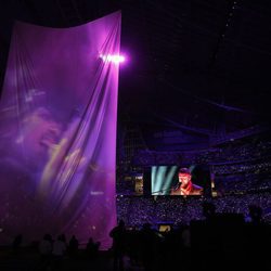 Justin Timberlake con el holograma de Prince en la Super Bowl 2018