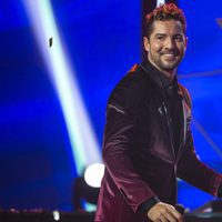 David Bisbal saluda al final de la gala de 'OT 2017' donde no pudo cantar