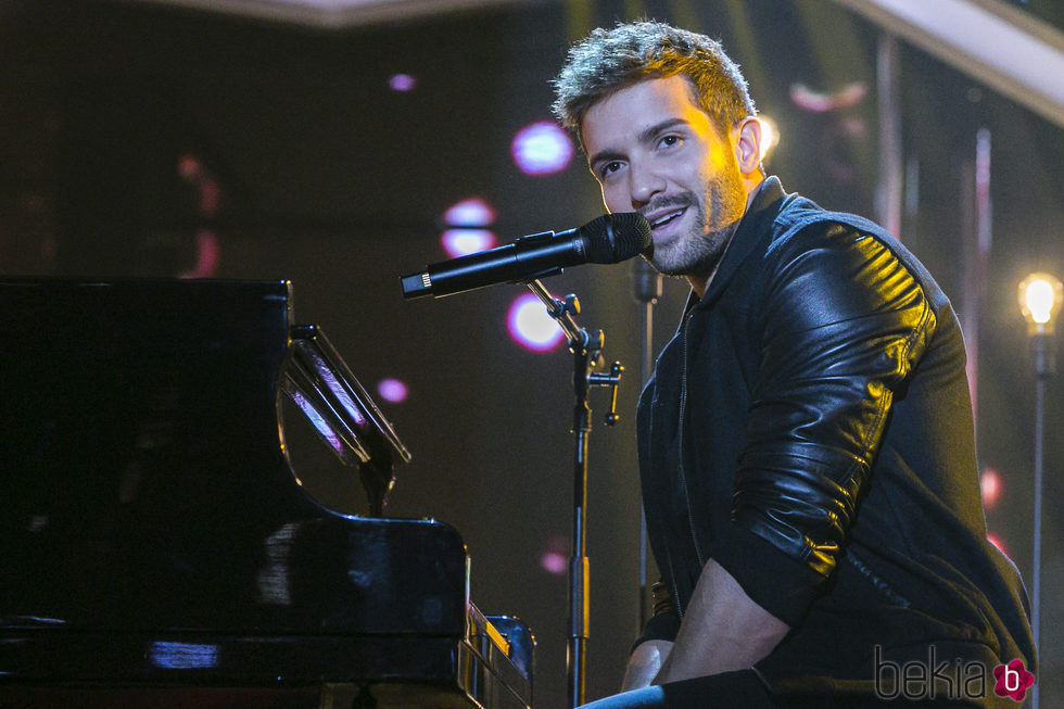 Pablo Alborán cantando en la gala final de 'OT 2017'