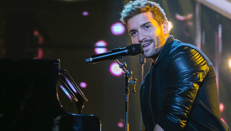 Pablo Alborán cantando en la gala final de 'OT 2017'