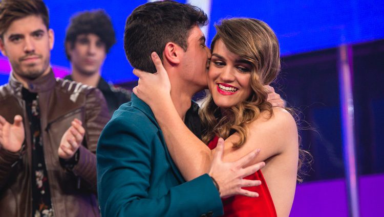 Alfred y Amaia muy cariñosos durante la gala final de 'OT 2017'