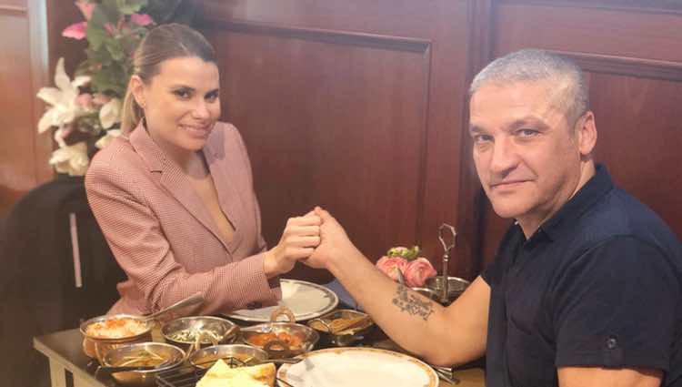 María Lapiedra y Gustavo González disfrutando de una romántica cena