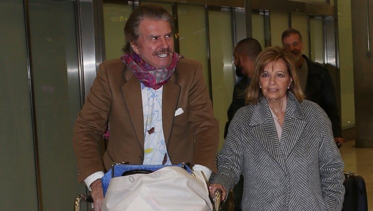 Bigote Arrocet y María Teresa Campos vuelven de su viaje a Chile para 'Las Campos'