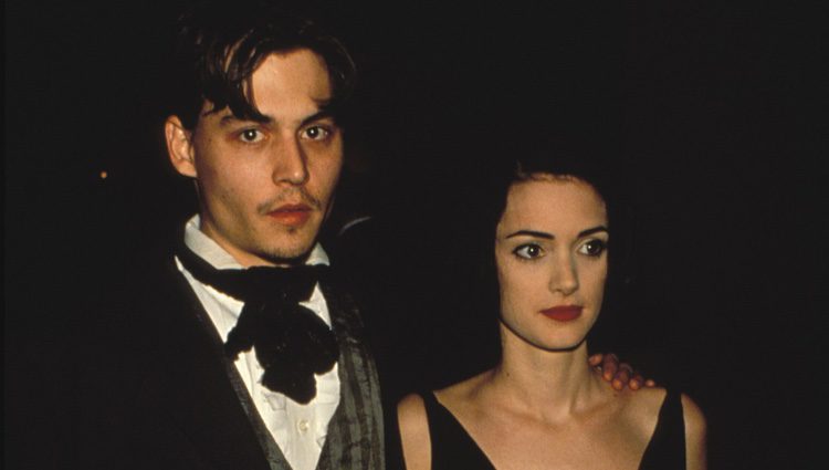 Johnny Depp y Winona Ryder durante un acto público cuando estuvieron juntos