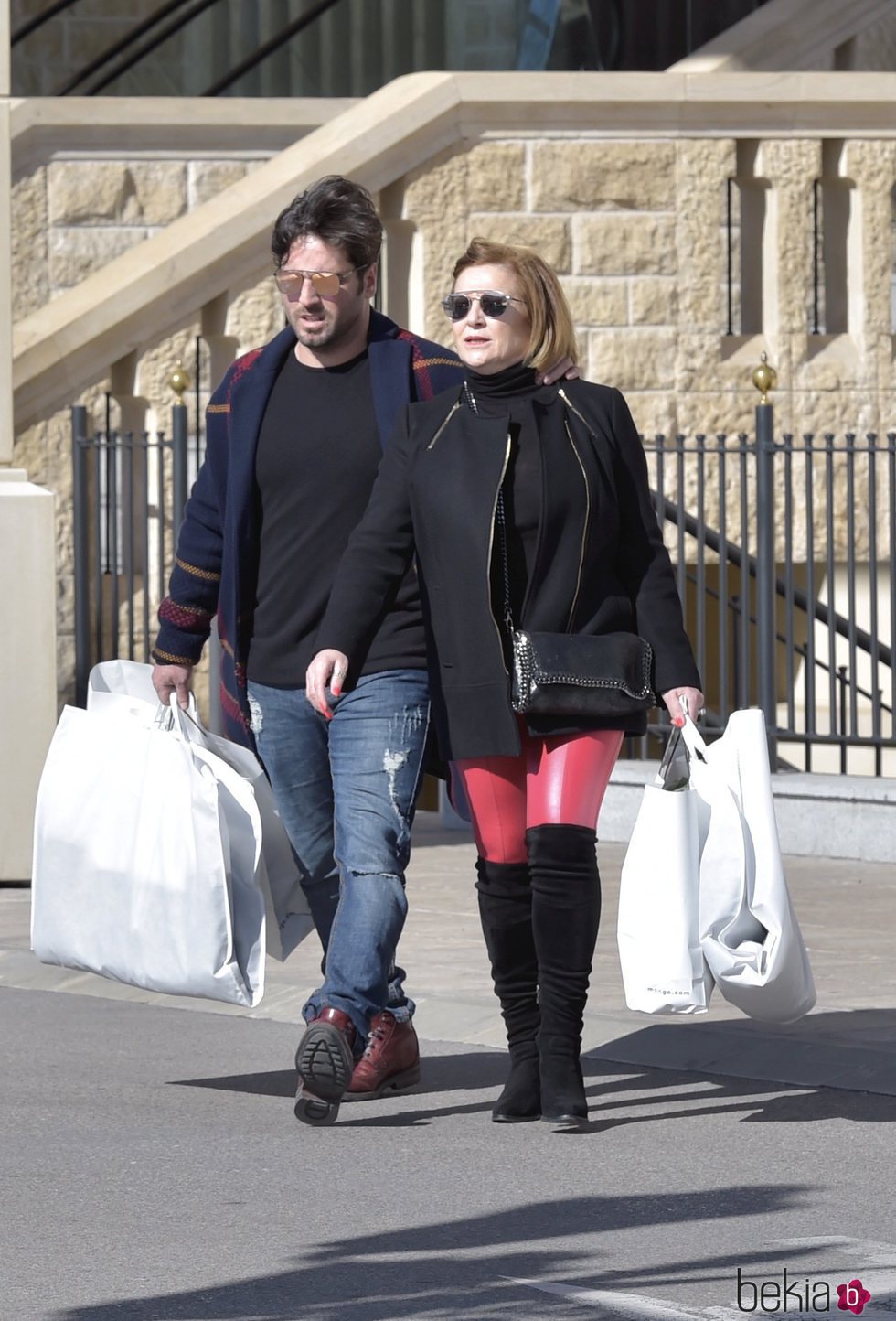 David Bustamante, de compras con su madre por Madrid