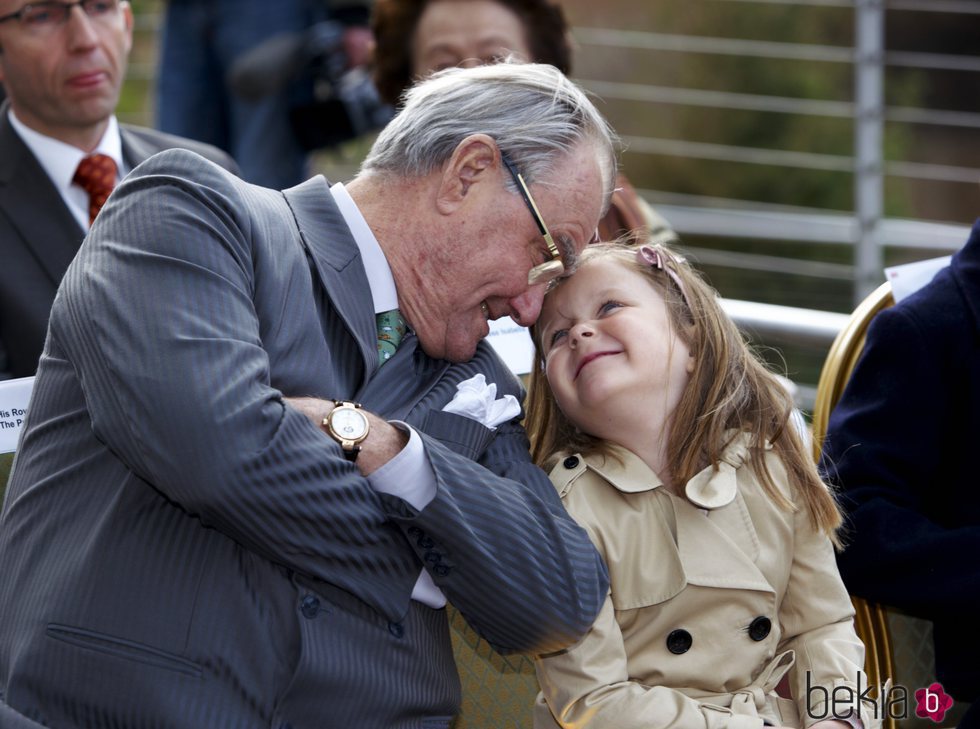 Enrique de Dinamarca, muy cariñoso con su nieta Isabel de Dinamarca