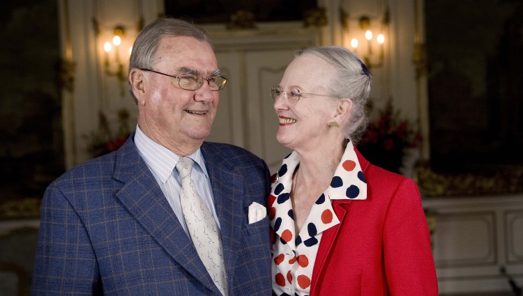 Margarita y Enrique de Dinamarca, sonrientes y enamorados