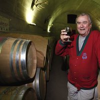 Enrique de Dinamarca en sus bodegas de Francia