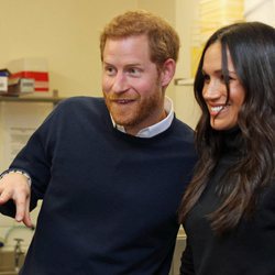 El Príncipe Harry y Meghan Markle, muy sonrientes en Edimburgo