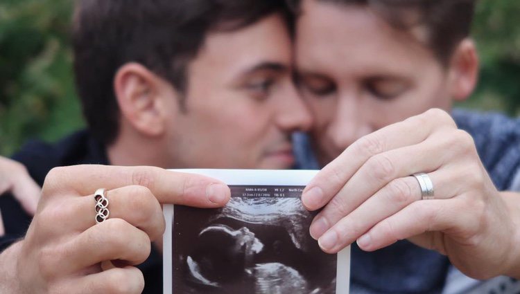 Tom Daley y Dustin Lance Black anuncian que van a ser padres