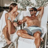 Ana Boyer y Fernando Verdasco tomando el sol