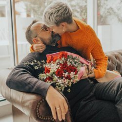 Laura Escanes y Risto Mejide, con un ramo de rosas en San Valentín 2018