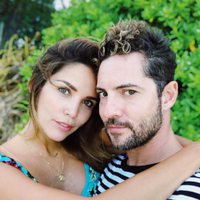 Rosanna Zanetti y David Bisbal posan abrazados