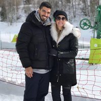 Luis Suárez, muy sonriente junto a su mujer, Sofía Balbi