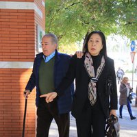 Bernardo Pantoja con su pareja llegando al entierro de Manuela Pantoja