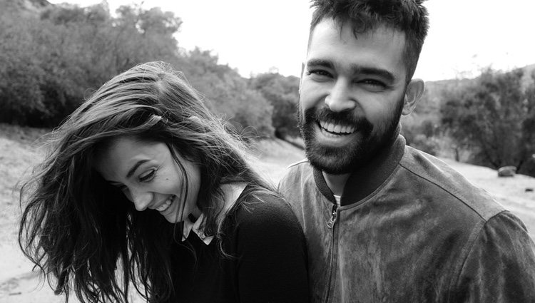 Ana de Armas y Alejandro Pineiro muy sonrientes y felices