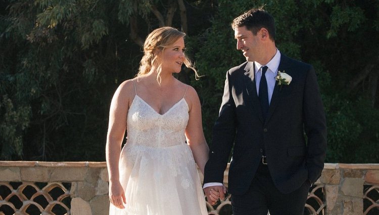 Amy Schumer en su boda con Chris Fischer