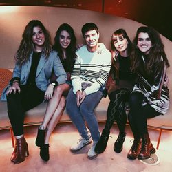 Miriam, Ana Guerra, Aitana, Alfred y Amaia disfrutan de una cena juntos