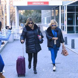 Terelu Campos y Carmen Borrego visitan a su madre en el hospital