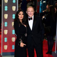 Salma Hayek y Francois-Henri Pinault en la alfombra roja de los Premios BAFTA 2018