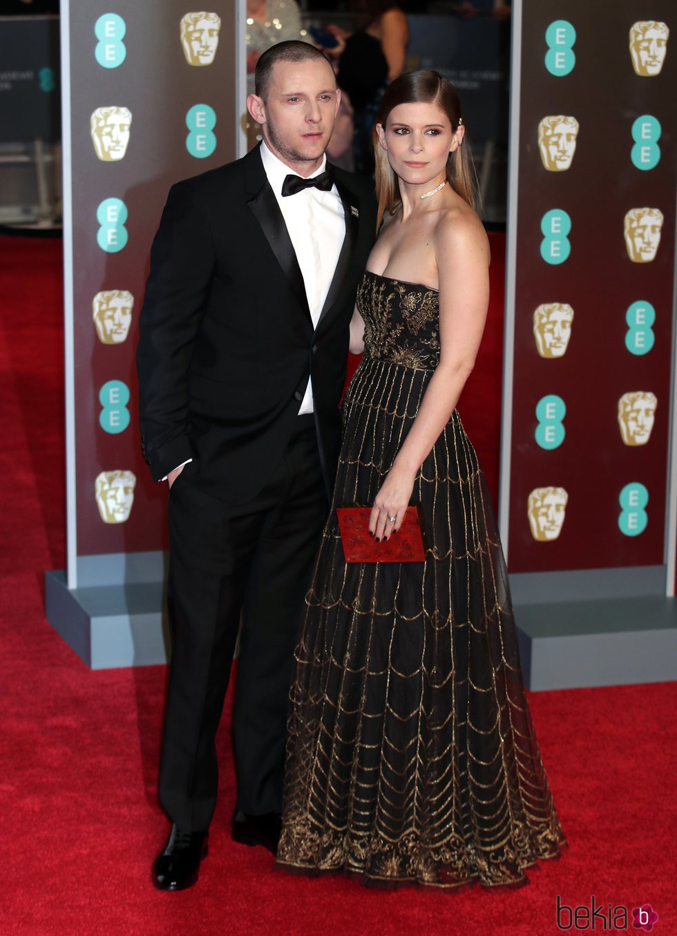 Jamie Bell y Kate Mara en la alfombra roja de los Premios BAFTA 2018