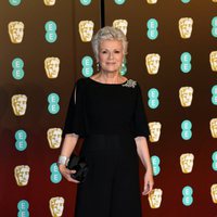 Julie Walters en la alfombra roja de los Premios BAFTA 2018