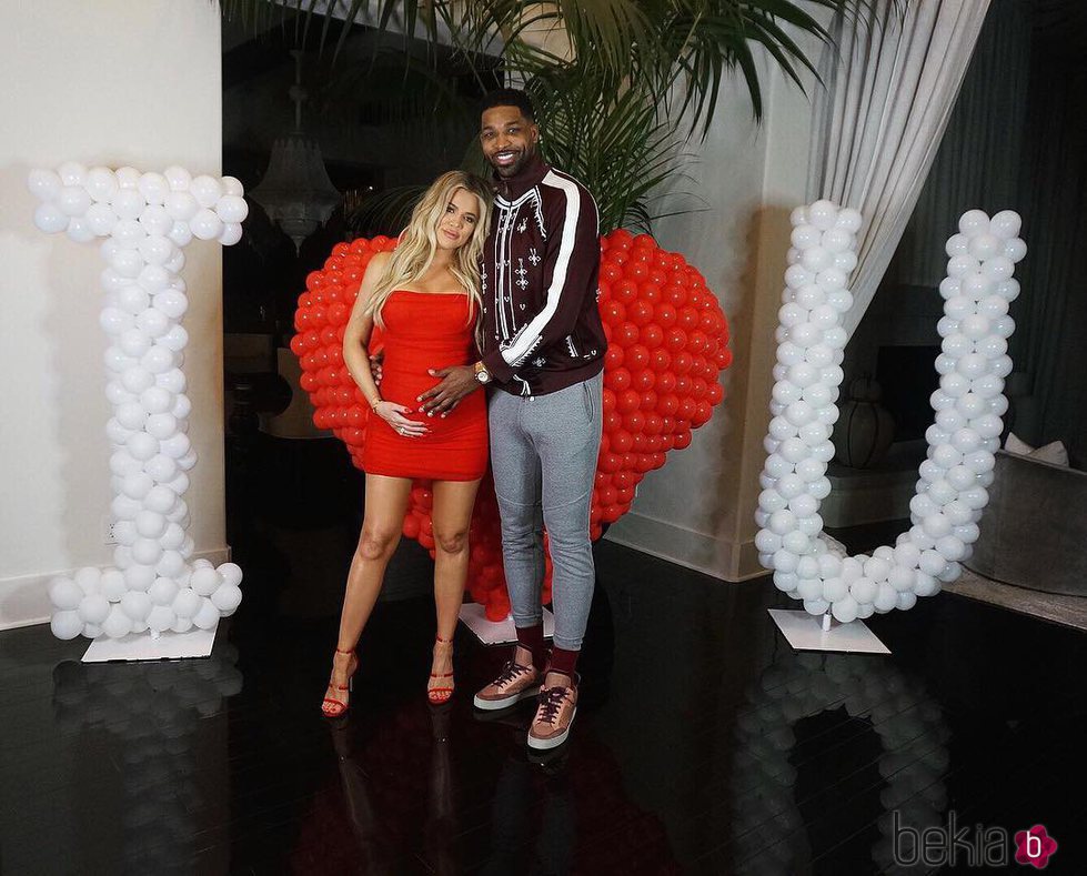 Khloe Kardashian, junto a su novio Tristan Thompson en un post de Instagram