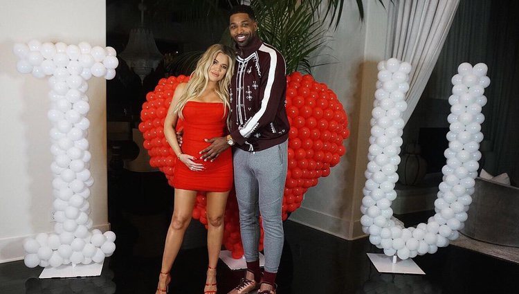 Khloe Kardashian, junto a su novio Tristan Thompson en un post de Instagram