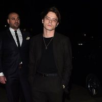 Charlie Heaton en la fiesta de Vogue tras los BAFTA